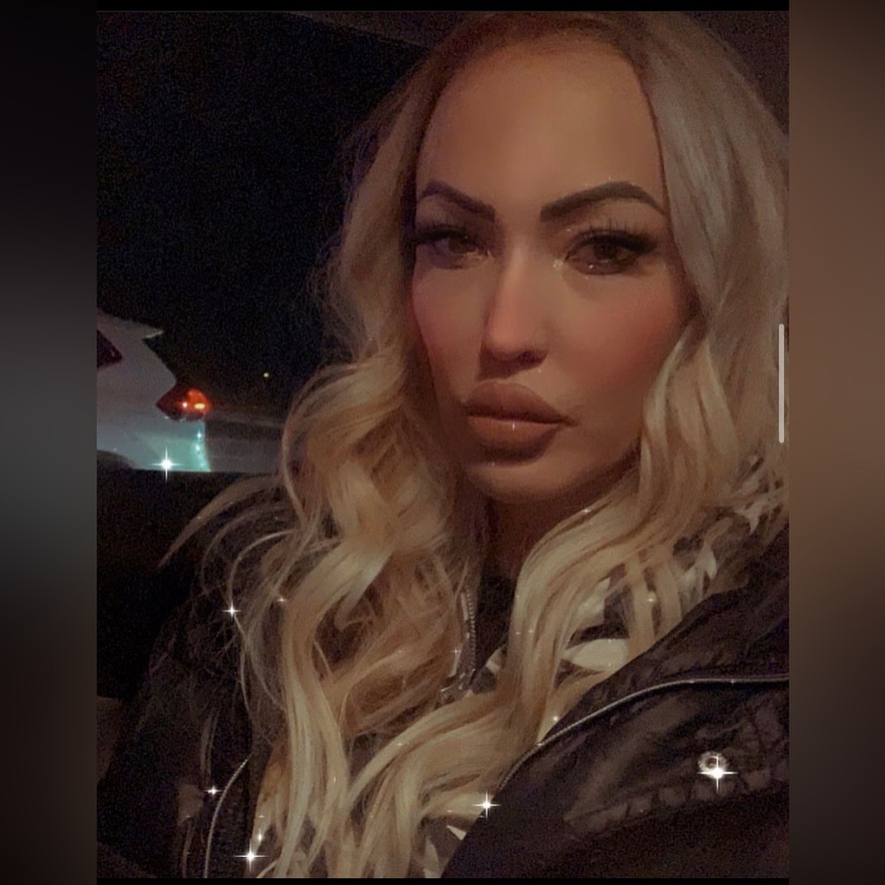 Meet your Posher, Holly